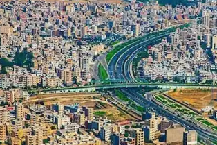 برپایی نماز ظهر در فضای سبز دانشکده پرستاری و مامایی دانشگاه