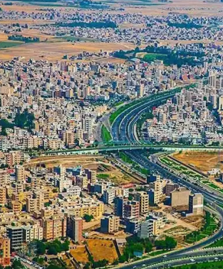 برپایی نماز ظهر در فضای سبز دانشکده پرستاری و مامایی دانشگاه