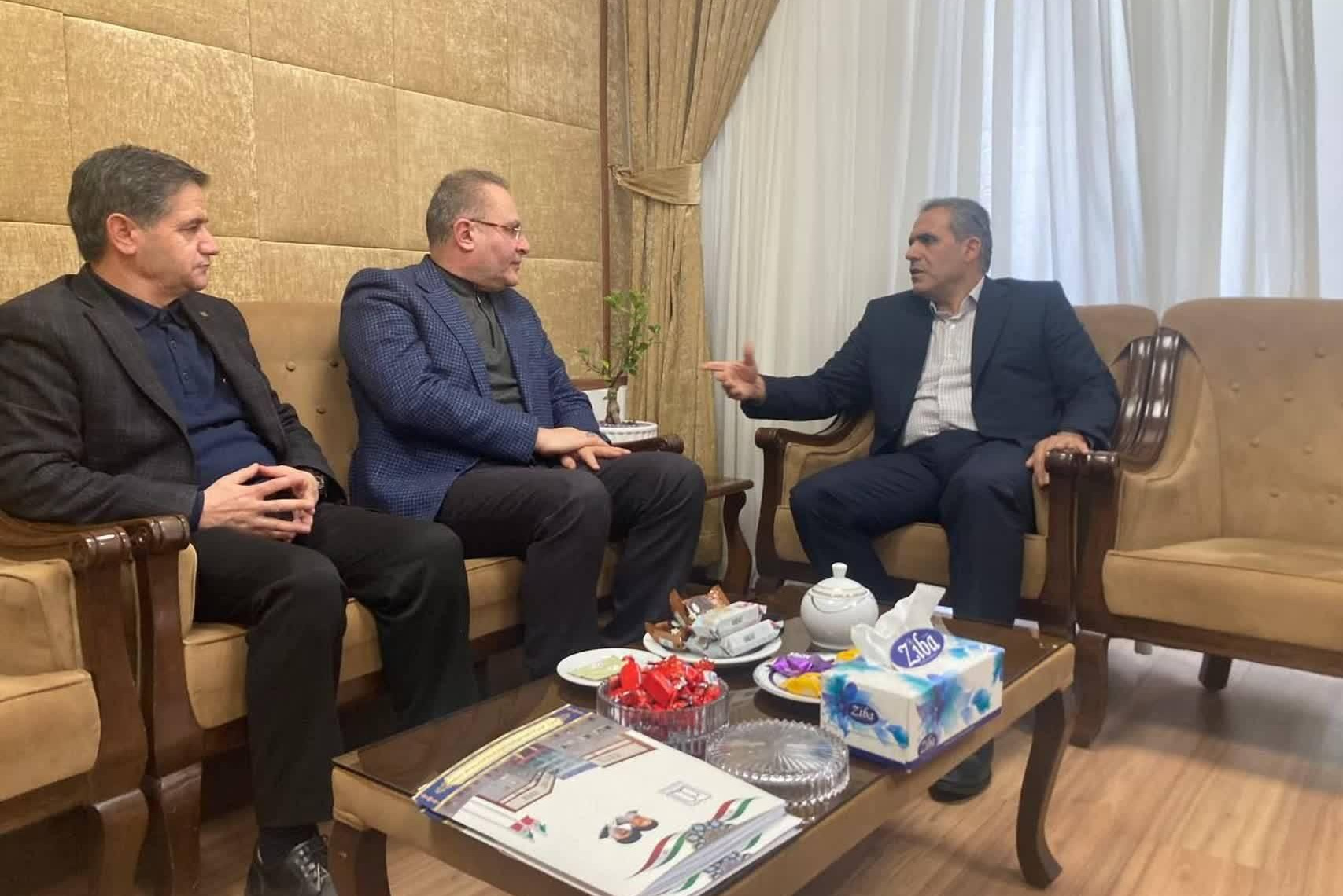 دیدار رئیس دانشگاه علوم پزشکی اردبیل با دبیر کمیسیون زیربنایی هیئت دولت